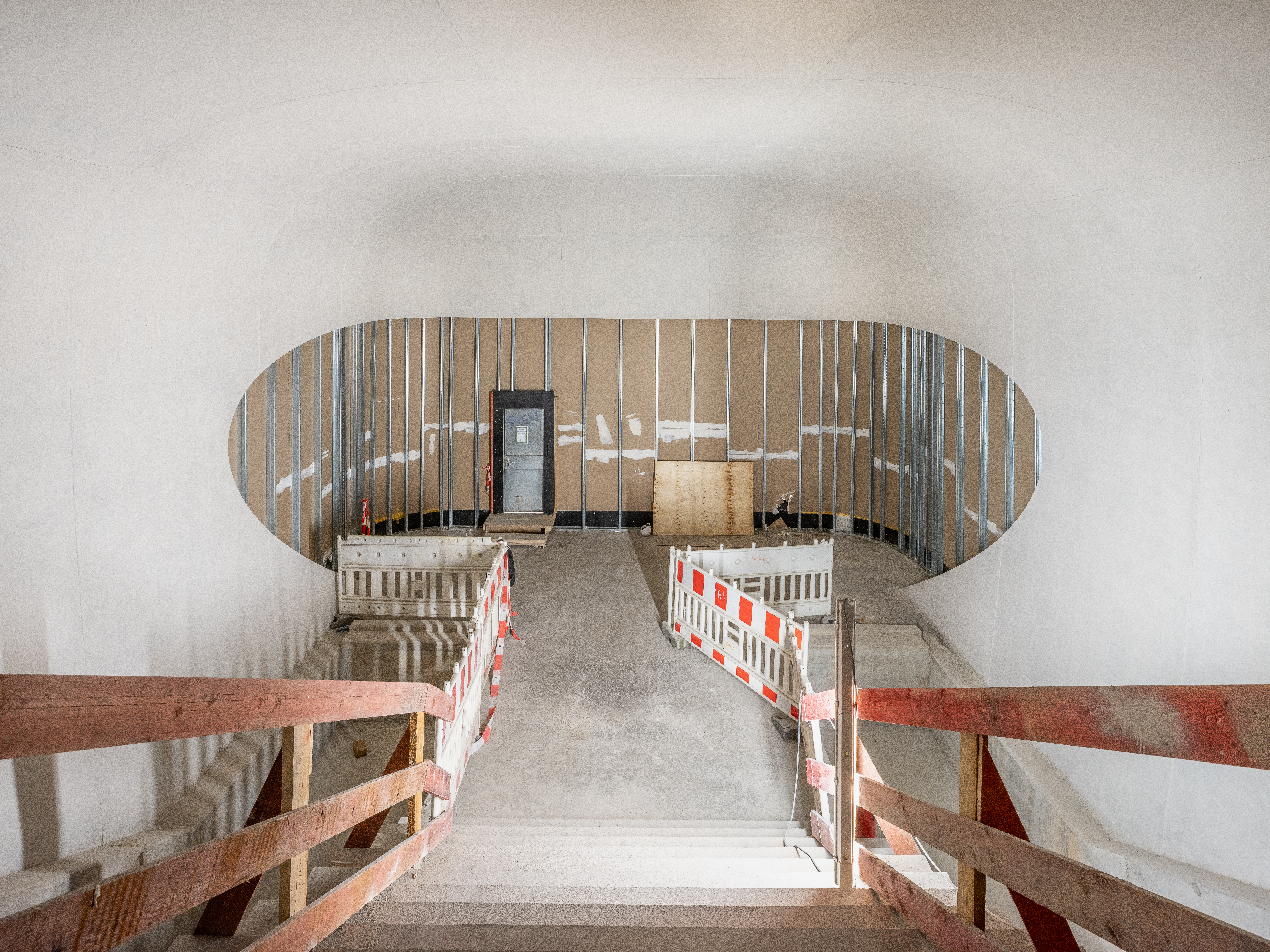 Stuttgart-21-Weißer-Beton-Treppen-Beconart